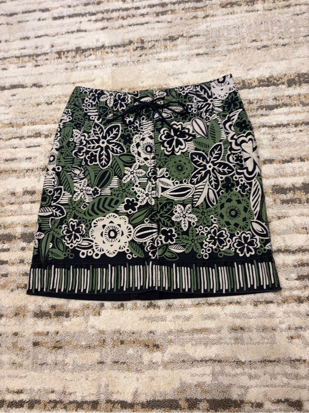 ann taylor LOFT | Green, Navy & White Floral Mini Skirt size 6